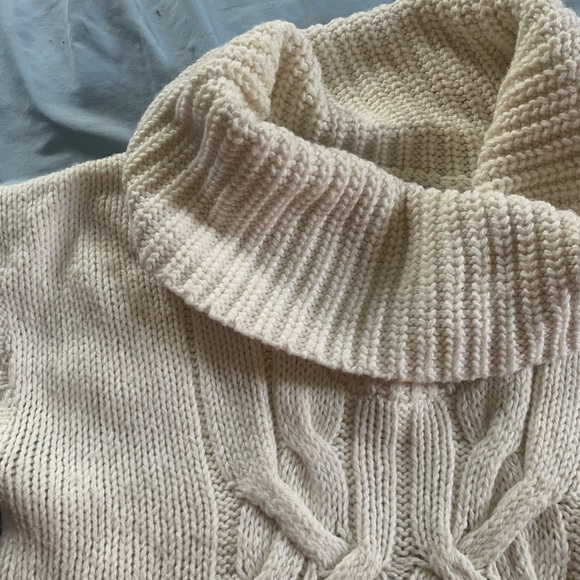 Cream Cowl neck American Eagle sweater - Picture 2 of 4
